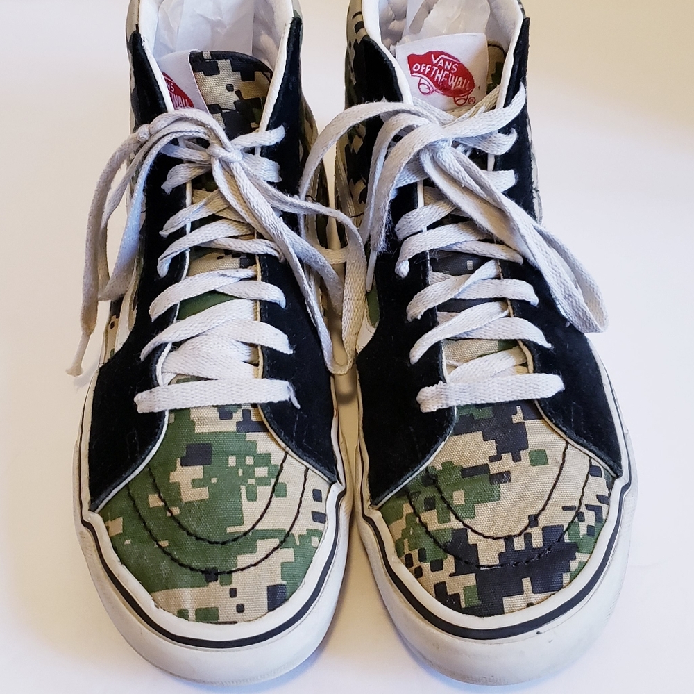Vans Pro Classics Off the Wall Sk8-Hi Men 6.5M Camo Pixel Suede Skate Sneakers. 